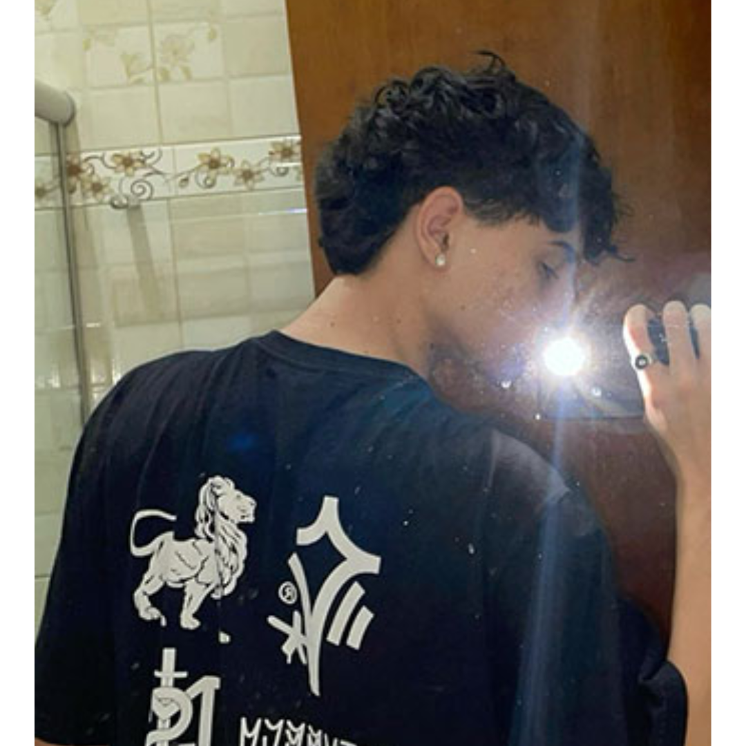 <em>Andres Avila C .</em>